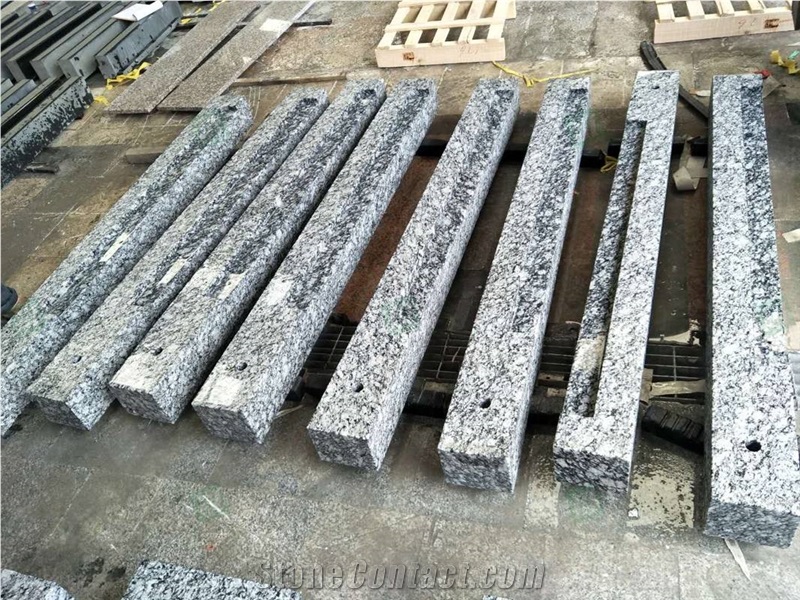 Spray Wave White Grey Granite Gate Post